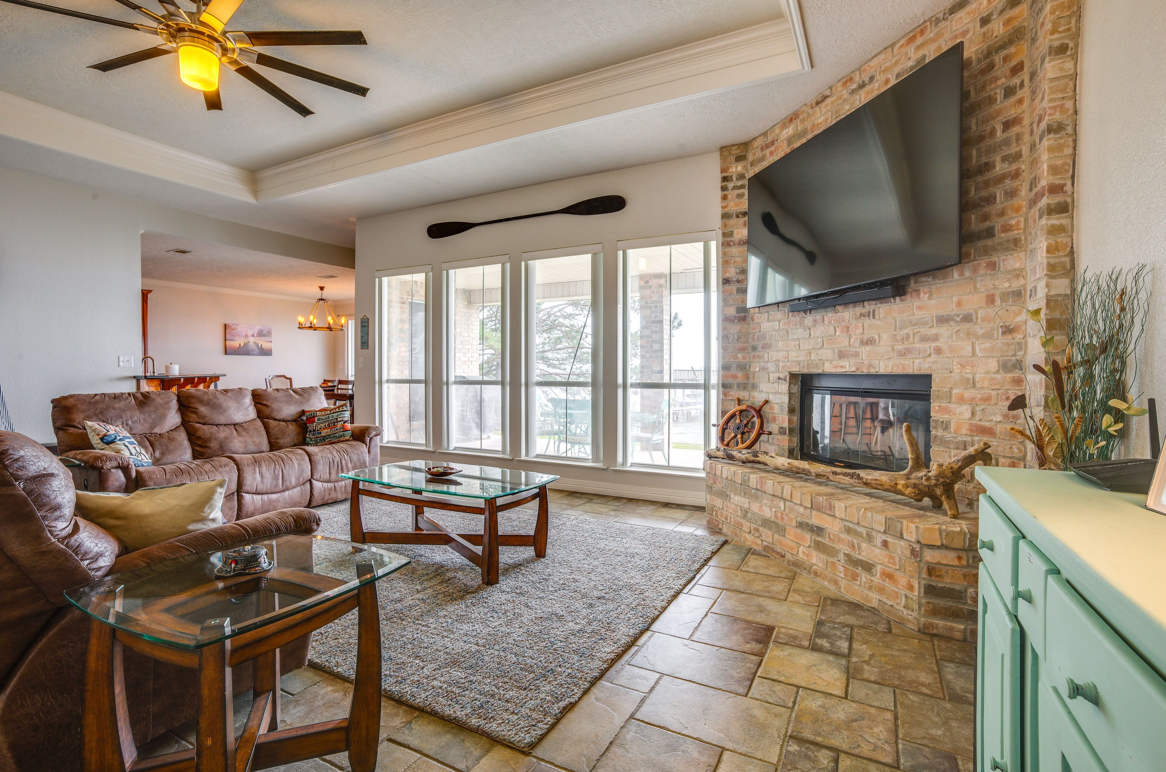 Lakefront Livingston Vacation Rental w/ Boat Dock!