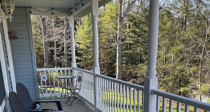 Located close to all the local attractions in a peaceful mountain setting!