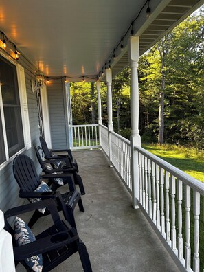 Terrace/patio - Located close to all the local attractions in a peaceful mountain setting! (Farmington)