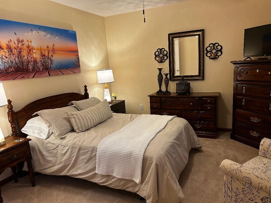 3 bedrooms, desk, iron/ironing board, travel crib