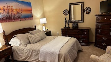 3 bedrooms, desk, iron/ironing board, travel crib