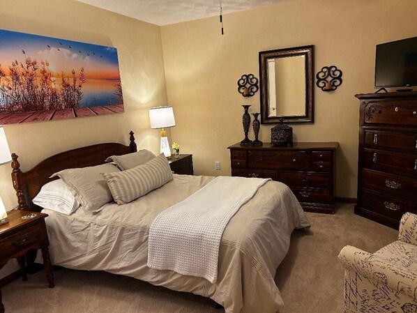 3 dormitoris, escriptori i planxa i posts de planxar 