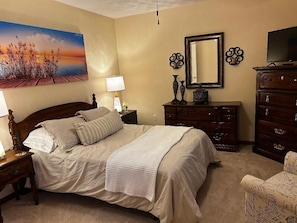 3 chambres, bureau, fer et planche Ă repasser, lit parapluie