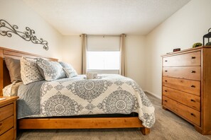 2 bedrooms, iron/ironing board, travel cot, free WiFi