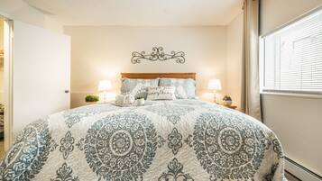 2 habitaciones, tabla de planchar con plancha y cuna de viaje