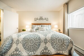 2 habitaciones, tabla de planchar con plancha y cuna de viaje 