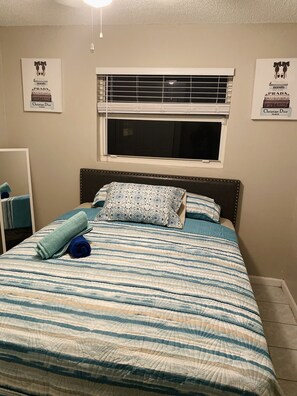4 bedrooms, iron/ironing board, WiFi, bed sheets