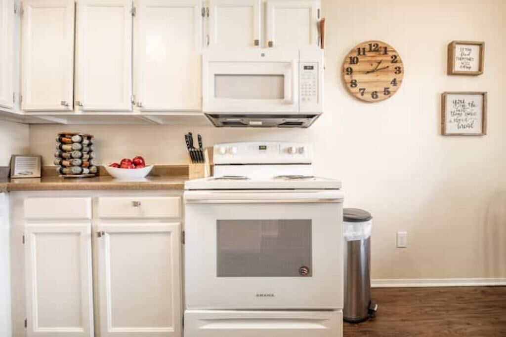 ❤Cozy in the Springs! 2 BR, Kitchen. 5 Guests!❤