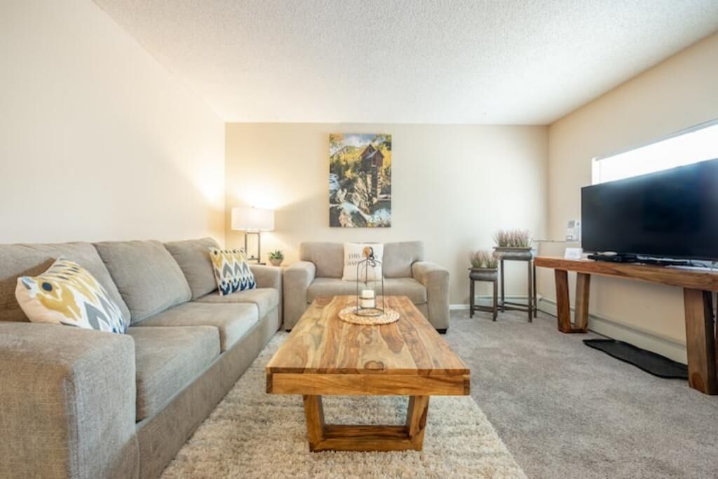 "Retreat in the Springs!" 2 BR Condo - Sleeps 5!