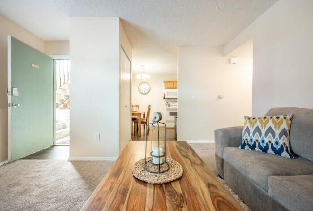 "Retreat in the Springs!" 2 BR Condo - Sleeps 5!