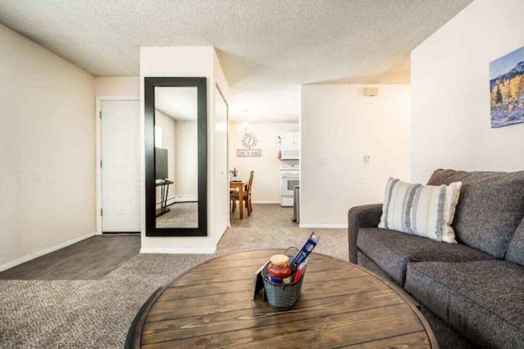 ⁂GETAWAY SUITE! Condo - Sleeps Five - 2 BR/1BA⁂