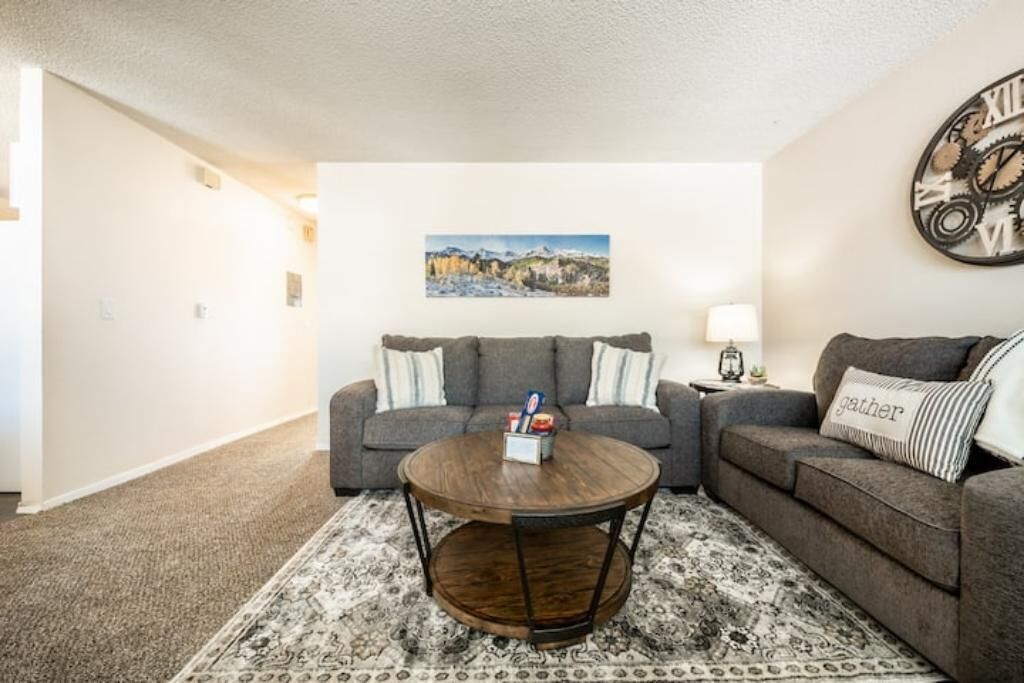 ⁂GETAWAY SUITE! Condo - Sleeps Five - 2 BR/1BA⁂