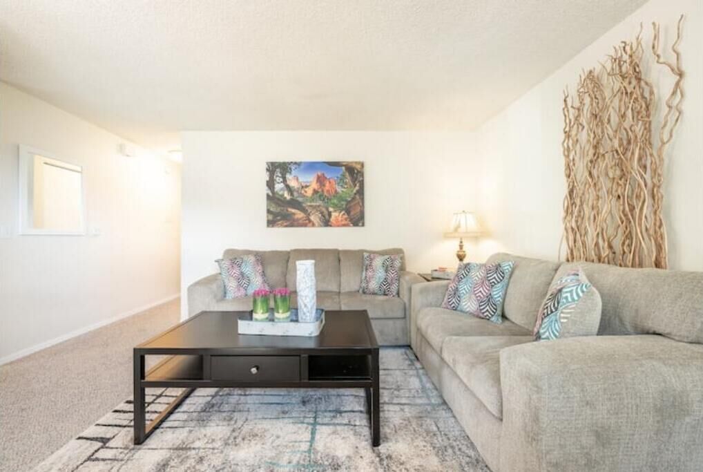 "Beauty in the Springs"Entire Condo Great Location