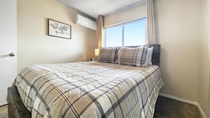 2 bedrooms, iron/ironing board, travel cot, free WiFi