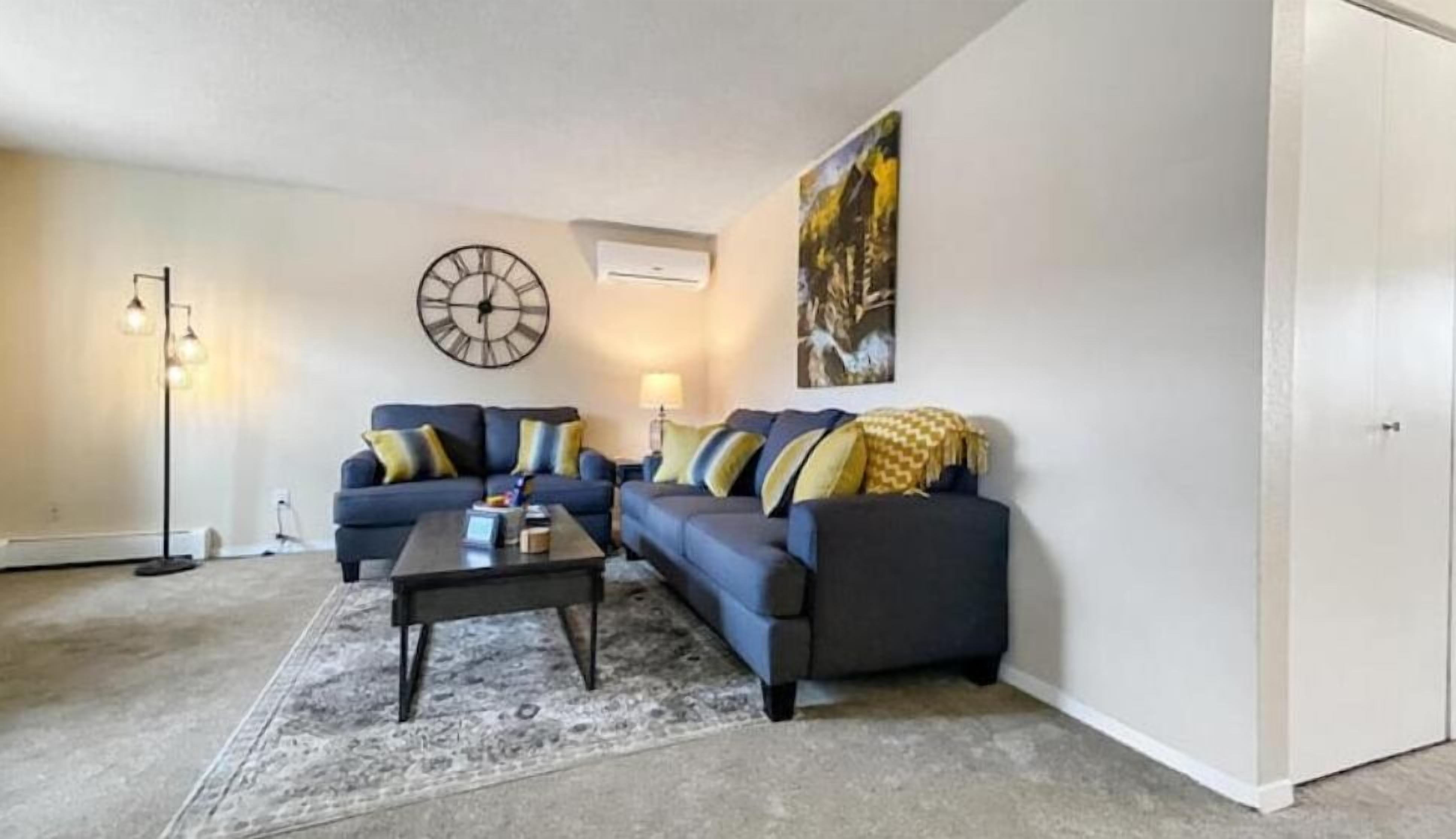 ★Academy Hideaway With View! Sleeps 5 with AC!★