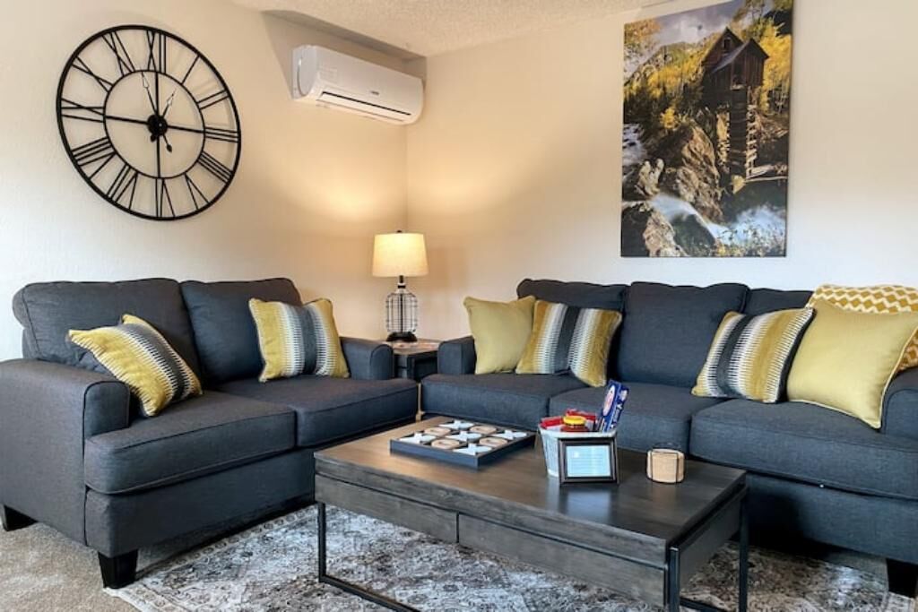 ★Academy Hideaway With View! Sleeps 5 with AC!★