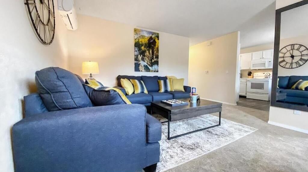 ★Academy Hideaway With View! Sleeps 5 with AC!★