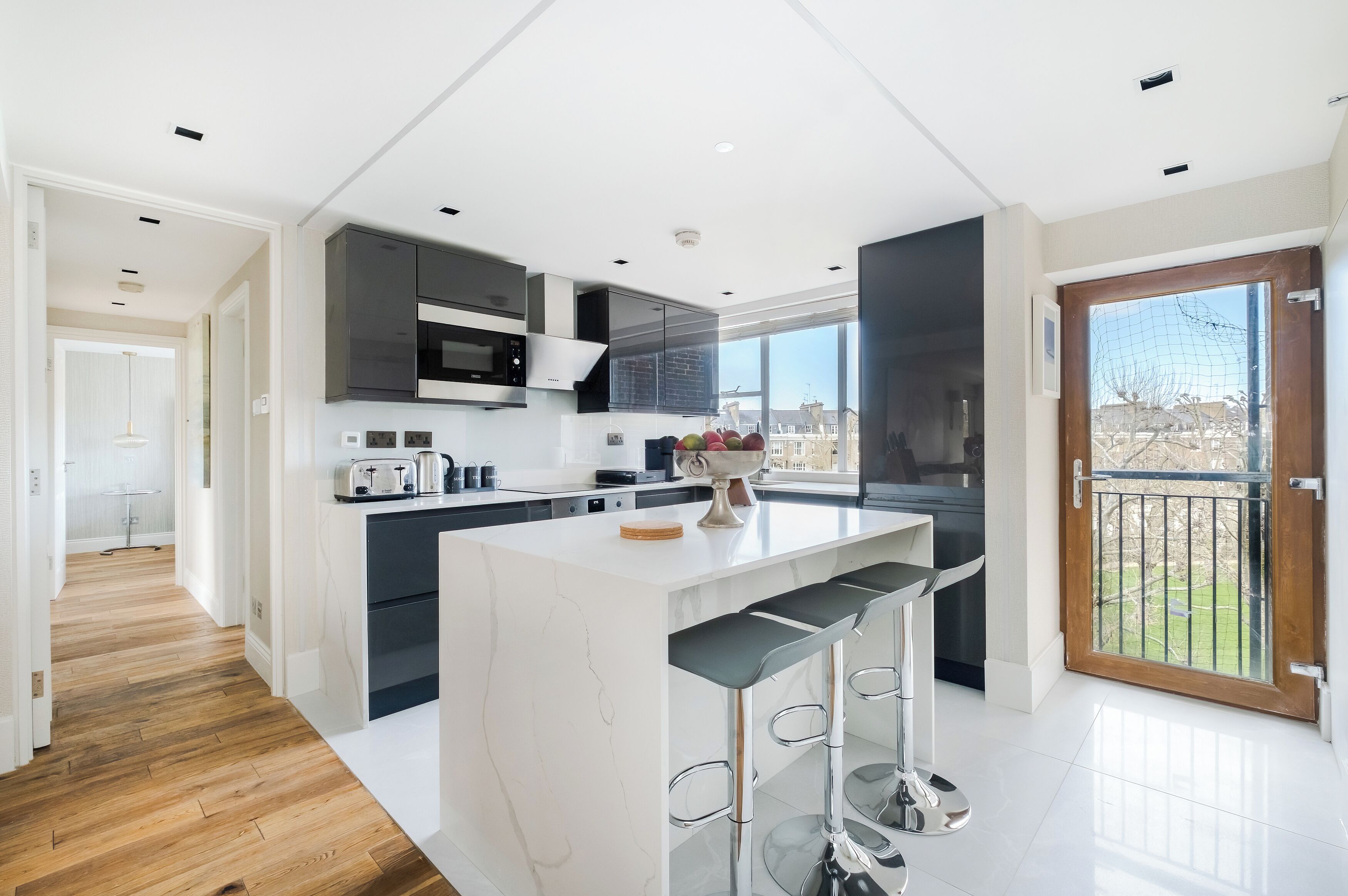 المنشأة من الداخل