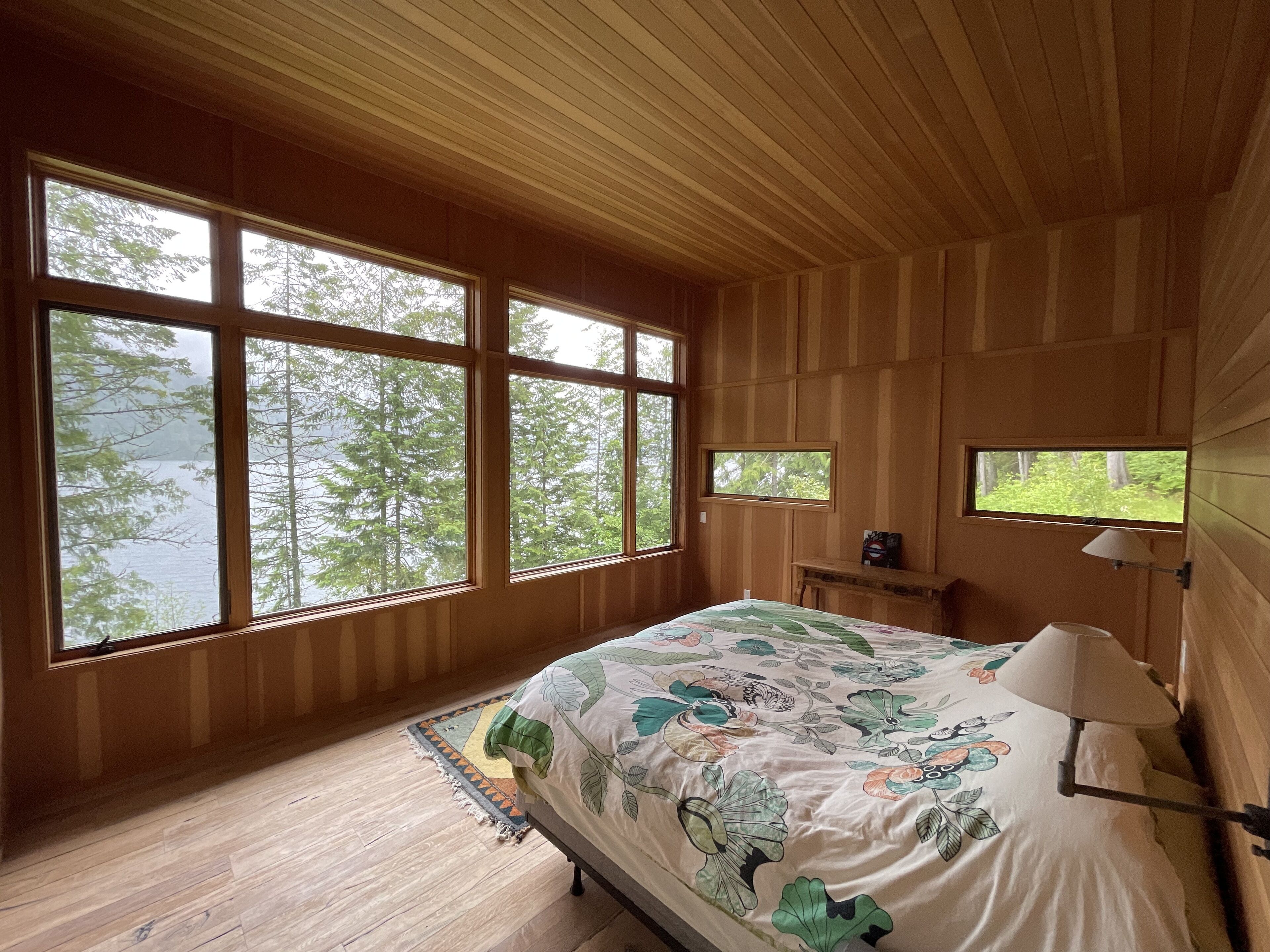 Lake Front, Boat Access only house on private acreage