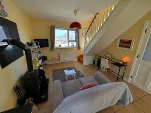 Smart TV y chimenea 