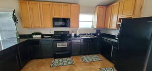 Fridge, microwave, oven, stovetop - A place with a view (Winter Garden)