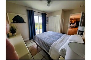 2 camere, una scrivania, ferro/asse da stiro, culla da viaggio