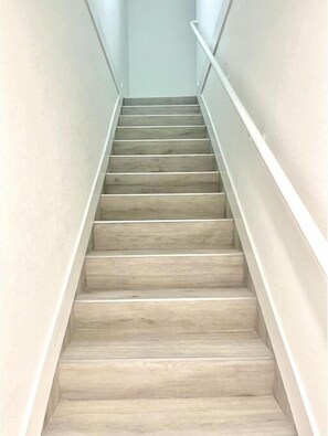 Interior - ❤️Gorgeous 4-Bedroom Home Top roof Free parking ❤️ (Homestead)