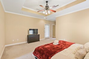 5 bedrooms, desk, free WiFi - Large spacious Home (Enterprise)