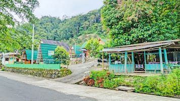 Vista frontal de la propiedad