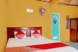 Family Suite | Laptop workspace, bed sheets