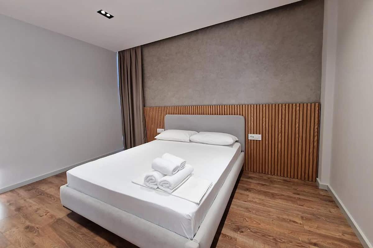 Habitación familiar | Minibar, escritorio, sistema de insonorización y wifi gratis