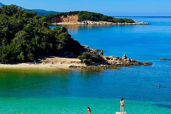 Ubicación a pie de playa y arena blanca