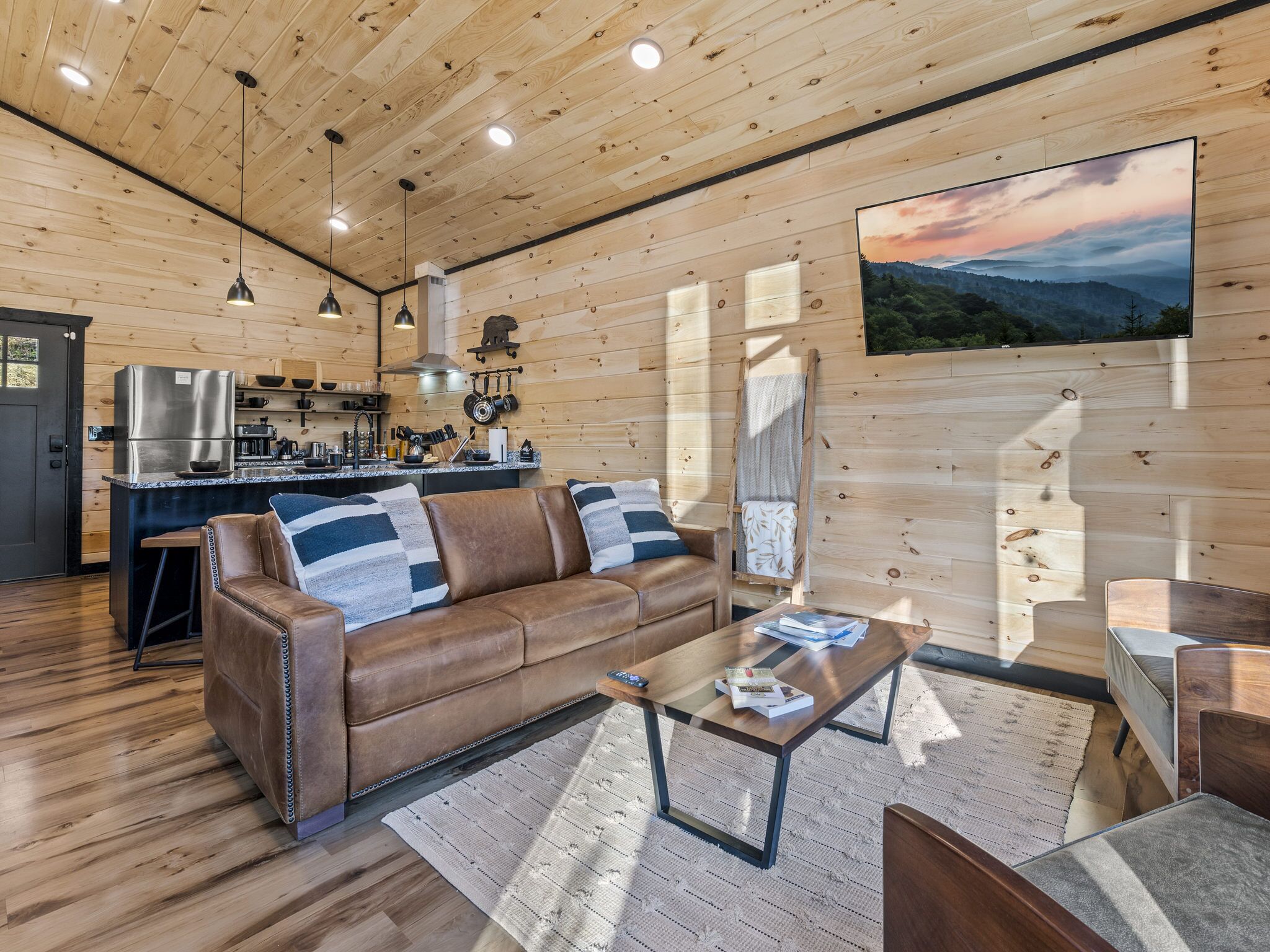 Smart-TV, peis og bøker