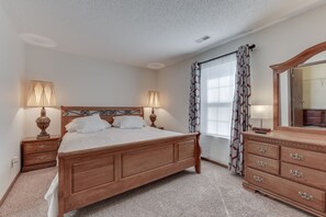 3 habitaciones, tabla de planchar con plancha, wifi y ropa de cama 