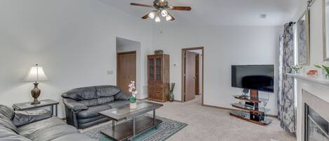 Una Smart TV, una chimenea