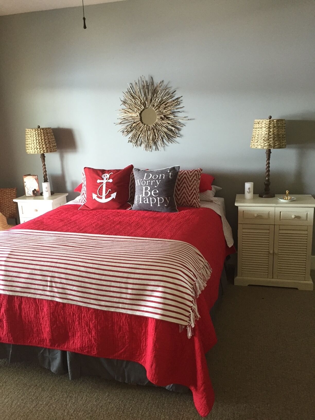 Come to the lake!! This lake front cottage is perfect for family & friends!