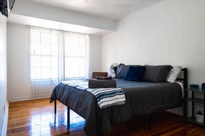 3 slaapkamers, een bureau, een strijkplank/strijkijzer, wifi