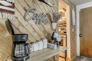 Interior - Come to the Hideout! Hot Tub, Fire Pits & Views! (Woodland Park)