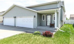 Exterior - The Pad! A Perfect Home For Anyone on the Go. (West Fargo)