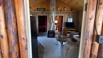 2 bedrooms, in-room safe, iron/ironing board, free WiFi