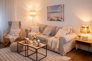 智能电视、DVD 播放器、乒乓球