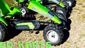 A row of green go karts with visible branding and tires. - Vacation apartment "Hofidylle" on the pasture farm (Beelitz)