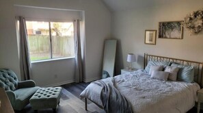 2 عدّة غرف نوم وملاءات أسرّة