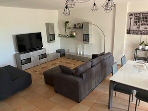 Smart TV, books, computer monitors - Apartment just steps away from the sea with pool and whirlpool (Pesaro)