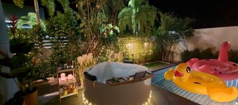 villa private pool and jacuzzi, 5 min from the beach!