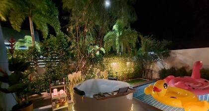 villa private pool and jacuzzi, 5 min from the beach!