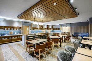 Free daily buffet breakfast - Hyatt Place Albany/Downtown (Albany)