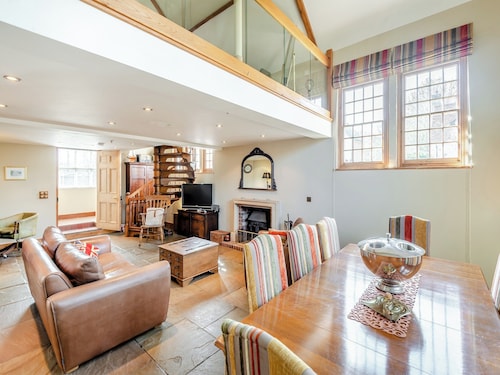 Sympathetically stunning restored property.