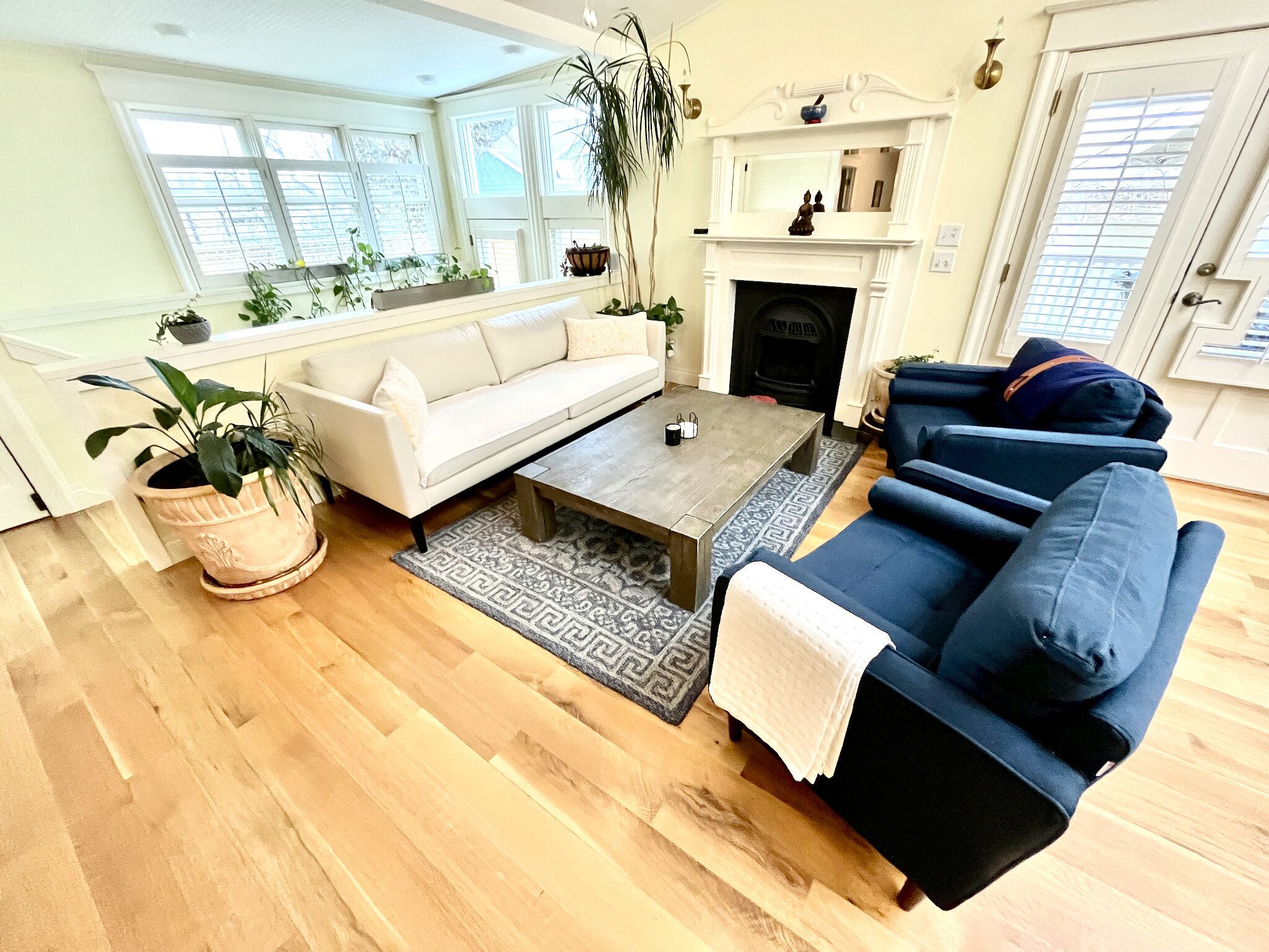 Luxury Dream Cottage - Hot Tub, 3 blocks from Pearl Street, and 5 outdoor patios