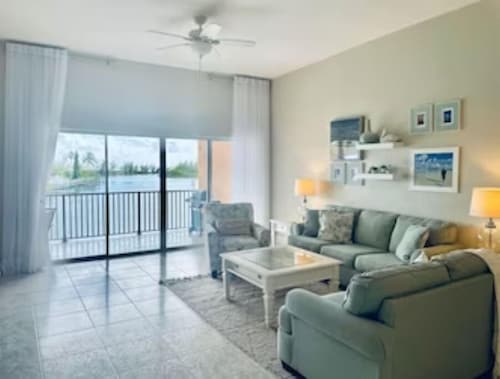 Penthouse Condo on the Waterfront with Breathtaking Canal and Sea Views